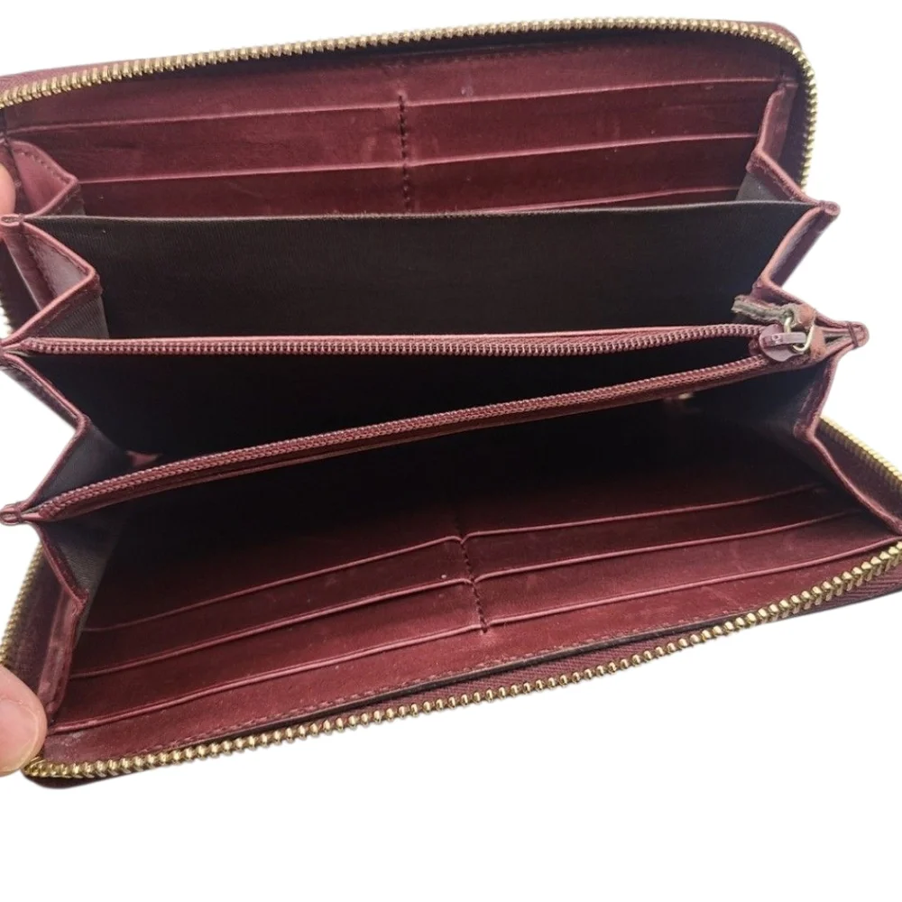Gucci Guccissima Continental Wallet Interlocking GG Zipper Charm